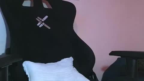 Snapshot of luan_goon chatting on December 23, 2:42 am online show from December 23, 2:42 am