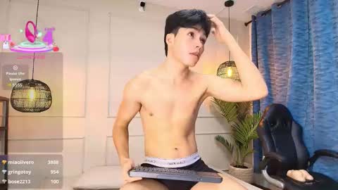 lUAN online show from November 17, 7:41 pm