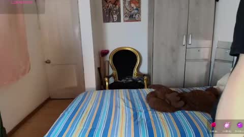 lucas_xo online show from May 6, 7:02 am