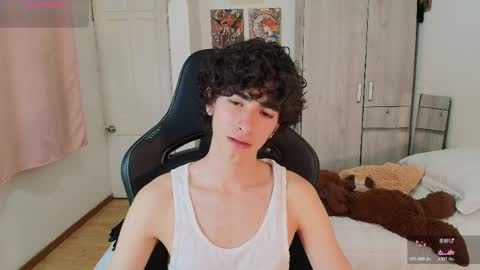 lucas_xo online show from May 7, 2:06 am