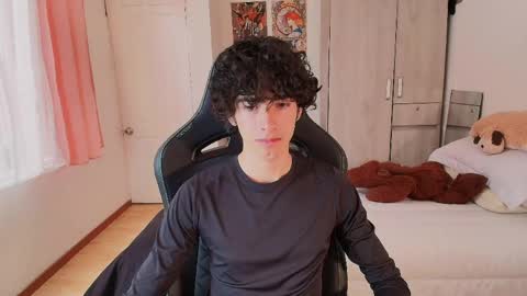 lucas_xo online show from May 17, 8:05 pm