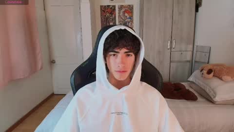 lucas_xo online show from May 26, 10:50 pm