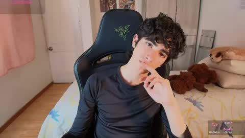 lucas_xo online show from May 30, 10:29 pm