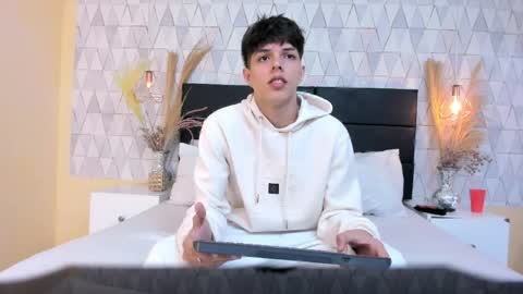 Snapshot of lucasopry chatting on April 5, 11:51 am Lucasopry online show from April 5, 11:51 am