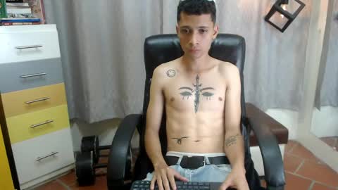Snapshot of lucasssmith11 chatting on May 17, 1:03 am LucassSmith11 online show from May 17, 1:03 am