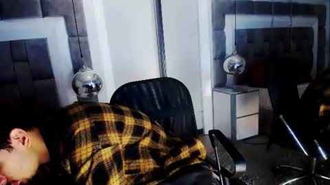 lucasthomson_ online show from June 18, 4:02 am