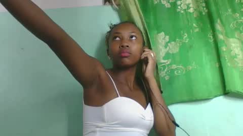 lucie196645 online show from May 7, 6:52 am