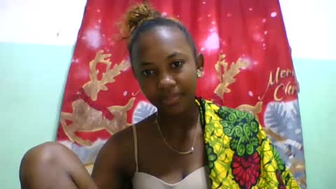 Snapshot of lucie196645 chatting on June 21, 4:59 am lucie196645 online show from June 21, 4:59 am