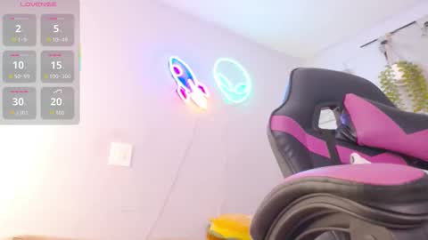 Snapshot of lucie_nicolls chatting on March 11, 9:32 pm Lucie online show from March 11, 9:32 pm