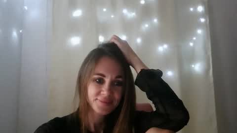 LucieMack online show from October 18, 9:15 pm