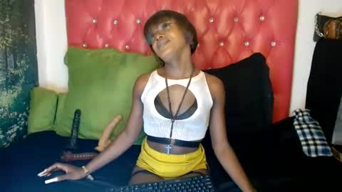 Snapshot of lucile_carrie chatting on June 19, 9:51 pm Lucile Carrie online show from June 19, 9:51 pm