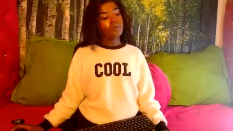 Snapshot of lucile_carrie chatting on July 21, 7:00 am Lucile Carrie online show from July 21, 7:00 am