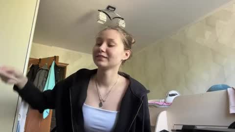 Maya online show from May 10, 6:18 am