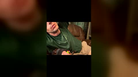 Snapshot of lucky_bme chatting on April 26, 8:06 pm lucky_bme online show from April 26, 8:06 pm