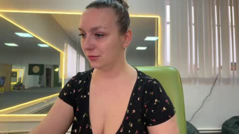 lucky_foryou_baby online show from April 15, 10:00 am