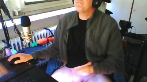        call me  Stefan online show from May 23, 8:07 am