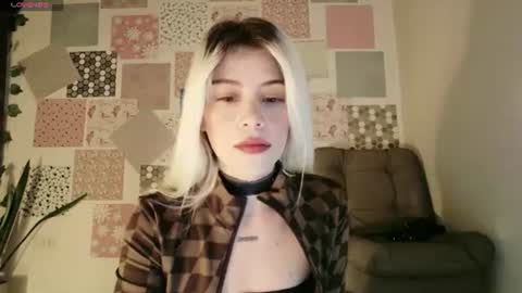 luckysapphire777 online show from June 30, 12:39 pm