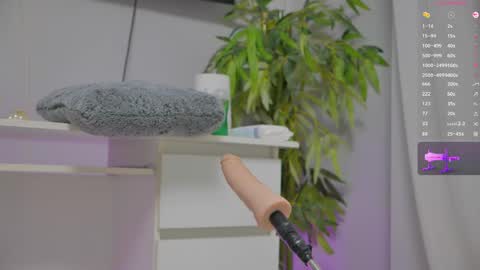 Snapshot of luckystrikee_ chatting on May 26, 7:10 pm Alice online show from May 26, 7:10 pm