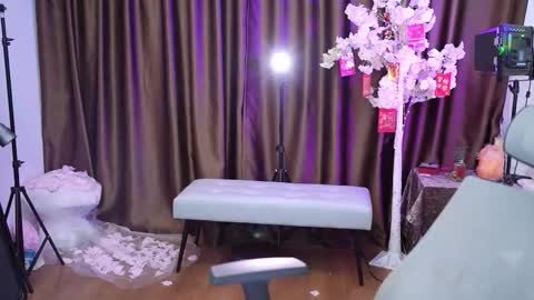 Lucy online show from October 14, 1:28 am