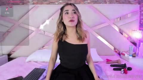 lucy_davies_ online show from April 18, 11:36 am