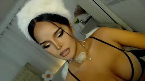 Snapshot of lucy_heartfiliaxxx chatting on December 23, 7:17 am MONA online show from December 23, 7:17 am