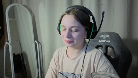 Lucy online show from April 10, 8:02 pm