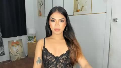Snapshot of lucyvane chatting on July 13, 2:47 am lucyvane online show from July 13, 2:47 am