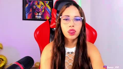 Snapshot of lucyy_rose chatting on May 22, 12:07 am o online show from May 22, 12:07 am
