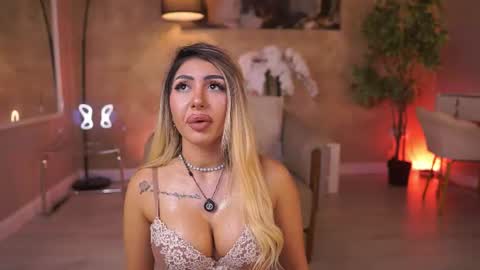 Snapshot of lucyyrosse chatting on June 25, 8:08 am LucyRose online show from June 25, 8:08 am