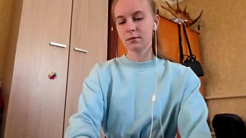 Snapshot of lucyzachar chatting on April 1, 6:03 am Sofia online show from April 1, 6:03 am