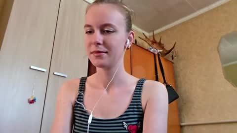 Snapshot of lucyzachar chatting on April 2, 6:11 am Sofia online show from April 2, 6:11 am