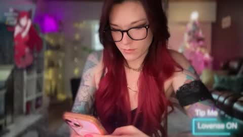 Luubeam             INSTA luubeammm TWITTER lunaisreallycu1 online show from February 3, 10:15 pm