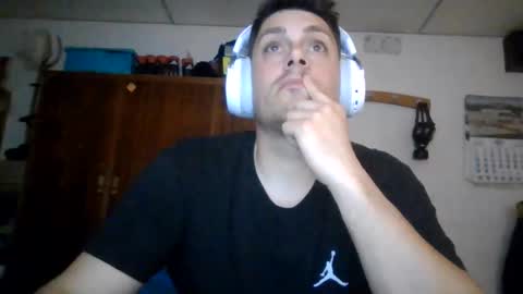 Snapshot of luis2423 chatting on April 28, 7:08 pm A slave to the mistress.. un esclavo para las amas dominantes. online show from April 28, 7:08 pm