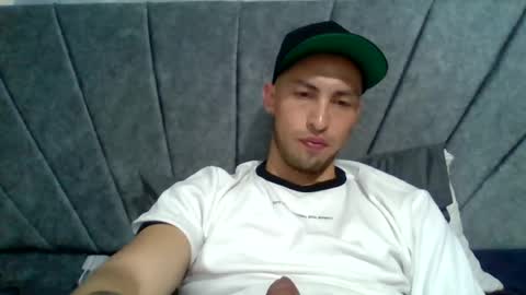 luis_vergon__ online show from August 4, 2:59 am