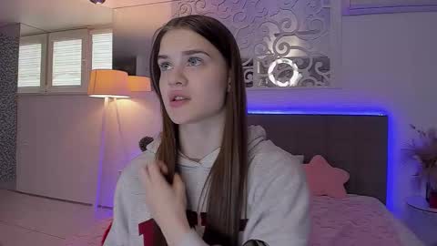 LuisaClover online show from April 19, 12:26 pm