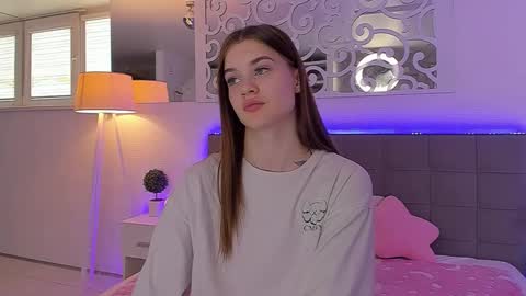 LuisaClover online show from June 3, 2:33 pm