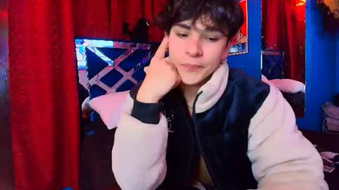 Snapshot of luke_howland chatting on June 25, 5:45 am Luke online show from June 25, 5:45 am