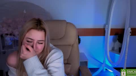 Snapshot of lulu___moon chatting on January 17, 10:02 pm Lily online show from January 17, 10:02 pm