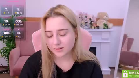 Snapshot of lulu___moon chatting on March 4, 10:16 pm Lily online show from March 4, 10:16 pm