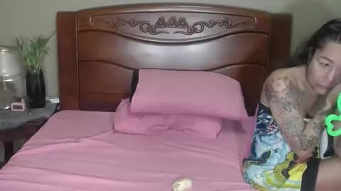 lulu_wild online show from March 22, 11:57 am