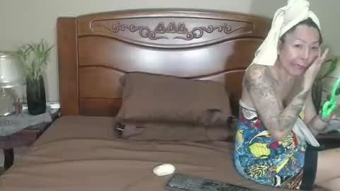 lulu_wild online show from April 7, 10:48 am