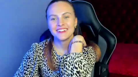 lumerisoren online show from June 3, 2:33 pm