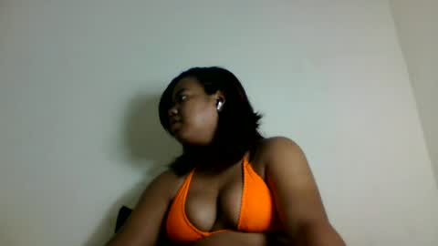 lumira_belle online show from July 6, 10:45 am