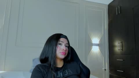 luna and banji online show from February 9, 3:32 am