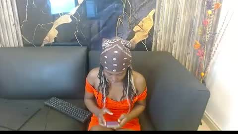 Snapshot of luna_bella882689 chatting on June 19, 6:01 pm luna_bella882689 online show from June 19, 6:01 pm