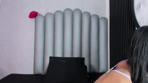 luna_bella_23 online show from May 6, 3:24 am