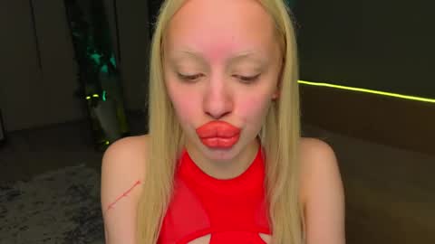 luna_beverly online show from May 21, 8:49 pm
