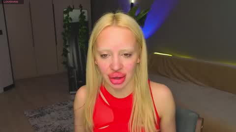 luna_beverly online show from May 23, 8:57 pm