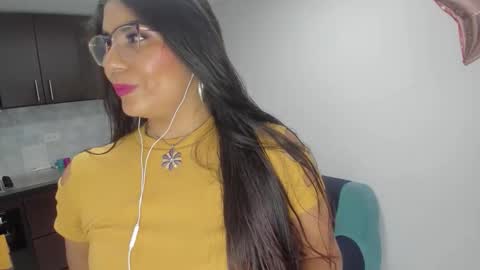 luna  online show from March 5, 11:06 am