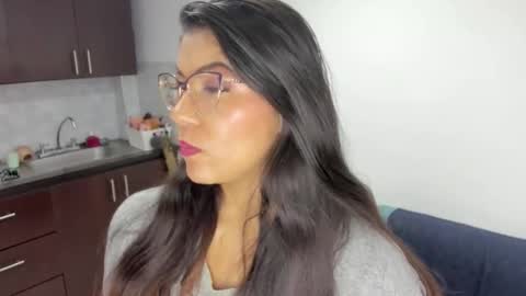 luna  online show from March 29, 10:59 am